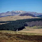 La Roulotte Romantique Des Volcans * Saint-Saturnin (Cantal)