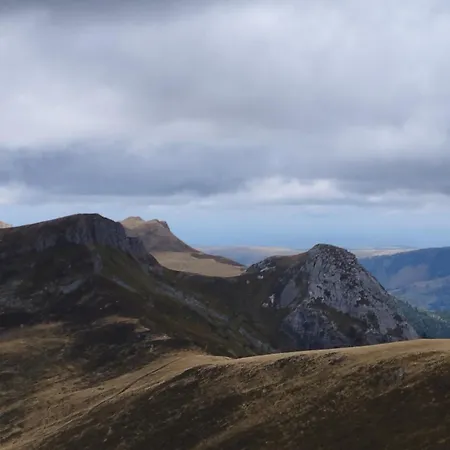 La Roulotte Romantique Des Volcans 木屋