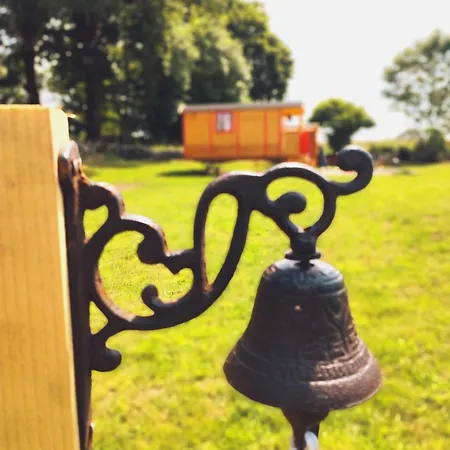 La Roulotte Romantique Des Volcans 木屋 *