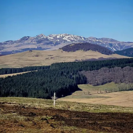 La Roulotte Romantique Des Volcans * Saint-Saturnin (Cantal)