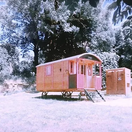 La Roulotte Romantique Des Volcans *